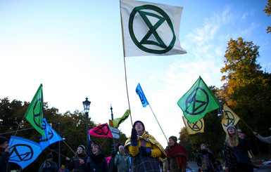 Экоактивисты заблокировали центр Берлина: протесты ожидаются в 60 городах по всему миру