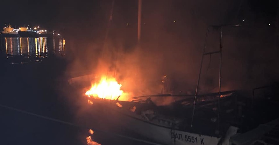 В Одесской области на причале сгорела яхта депутата