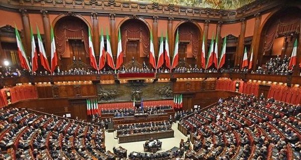 Италия сократила парламент на 345 депутатов