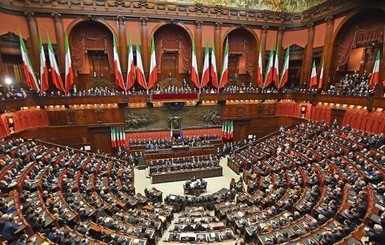 Италия сократила парламент на 345 депутатов