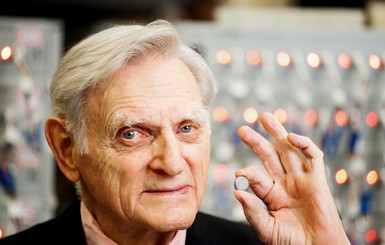 97-летний нобелевский лауреат в области химии ходит в лабораторию каждый день