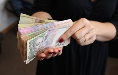 В Раде предлагают освободить от налогов зарплату сотрудников до 27 лет