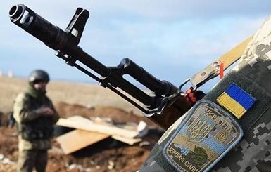 На Донбассе украинские позиции обстреляли из запрещенного вооружения, погиб военный
