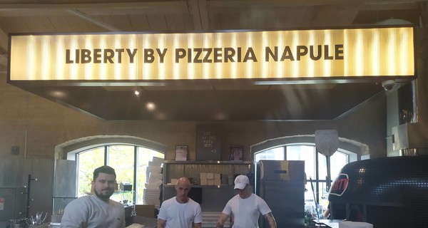 Бармены Kyiv Food Market о пресс-марафоне: Мы тоже по 14 часов работаем. Но президенту, наверное, тяжелее