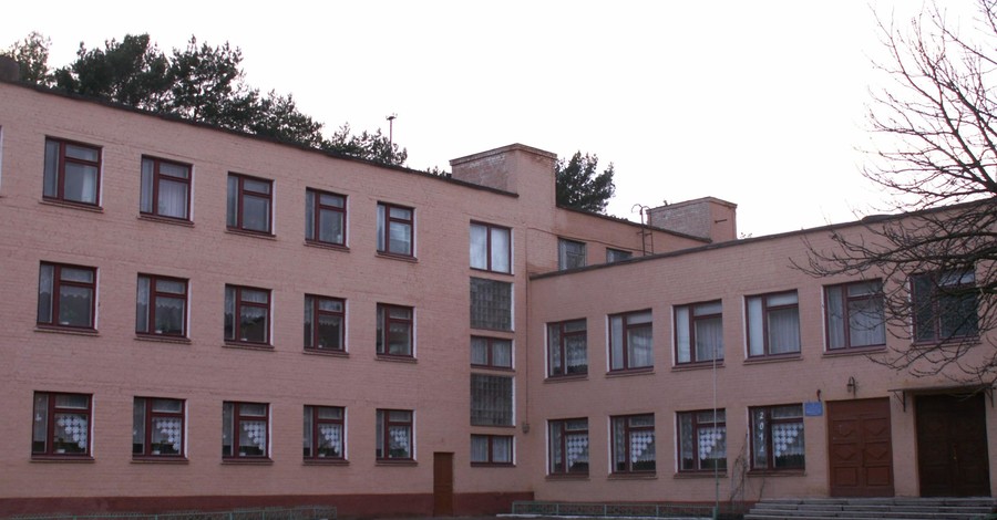 В Чернигове 4 школьников, пострадавших от распыления баллончика, все еще в больнице