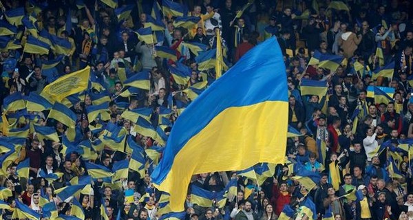 Зеленский поздравил украинских футболистов с победой