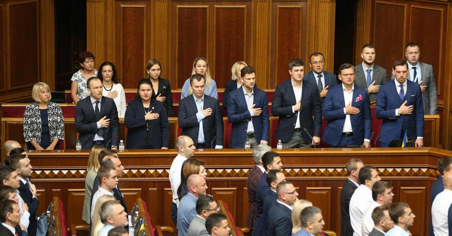 Кабмин Гончарука впервые ответит на вопросы депутатов спустя два месяца работы