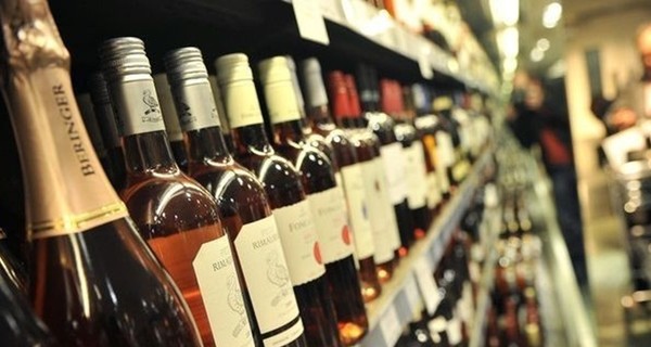 Запрет на продажу алкоголя ночью в Киеве остается в силе