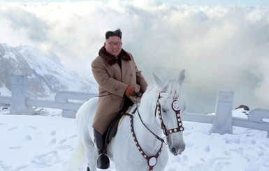 В знак протеста против санкций Ким Чен Ын поднялся в горы на белом коне