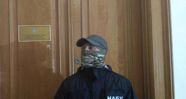 НАБУ пришло с обысками в областной совет Черновцов