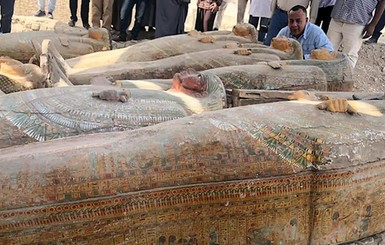 Египетские археологи нашли 20 древних саркофагов