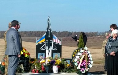 Под Винницей открыли памятник погибшим летчикам Су-27