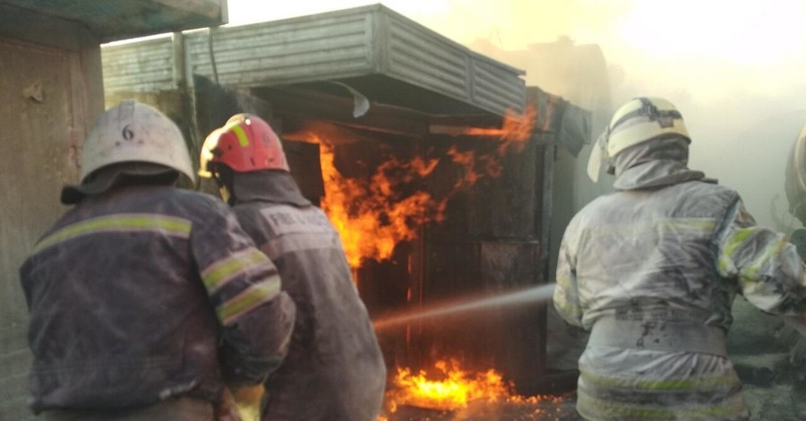 На луганской агрофирме взорвался бензовоз: пострадал водитель
