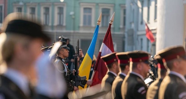 В интернете шутят из-за ошибки у Зеленского про Литву и Латвию