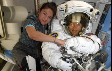 Впервые в истории в открытый космос вышли две женщины-астронавта