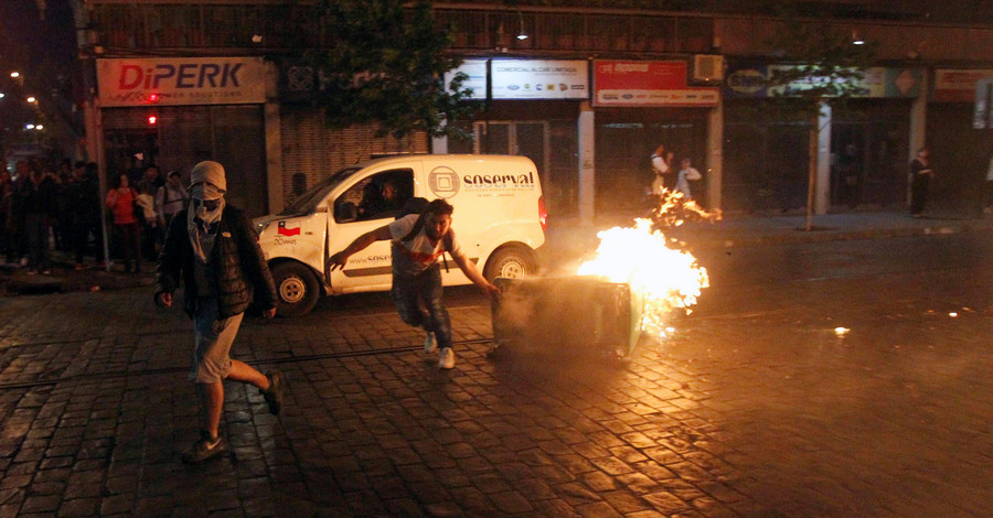 В Чили продолжаются массовые беспорядки, погибли 11 человек