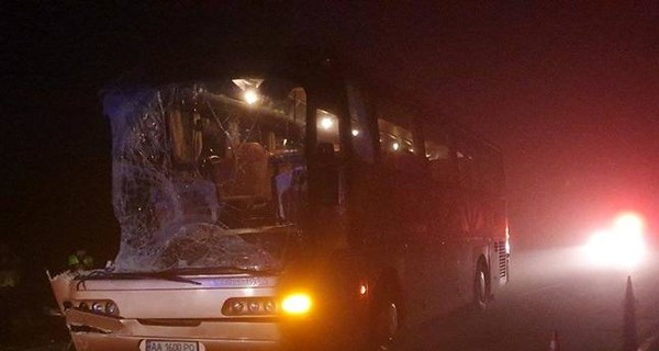 На Ровенщине автобус столкнулся с фурой: погиб водитель, 3 людей - ранены