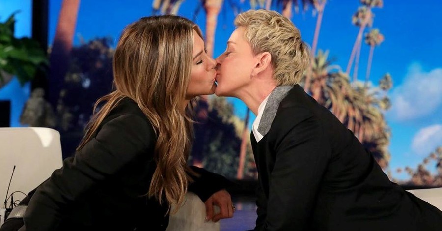Дедженерес о поцелуе с Энистон: Это то, что зрители хотели увидеть!