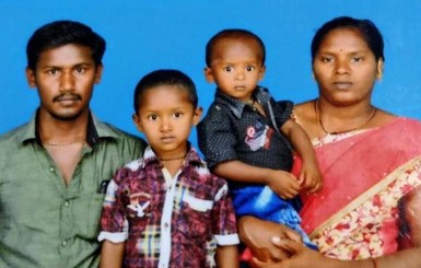 В Индии погиб мальчик, которого три дня не могли достать из колодца