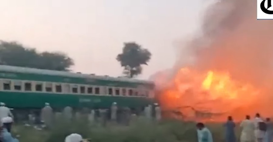 В Пакистане в поезде взорвался газовый баллон, погибли 65 человек