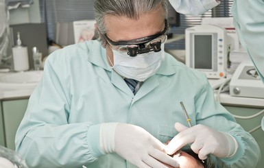 В Германии стоматолог удалил пациенту зуб длинной 3,7 сантиметра