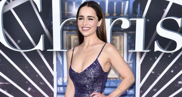 Дейенерис из “Игры престолов” выдала актера, который оставил стакан Starbucks в кадре