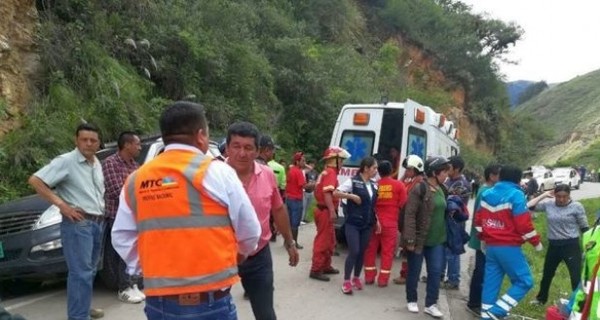 В Непале автобус сорвался с высоты 500 метро в реку: погибли 17 человек