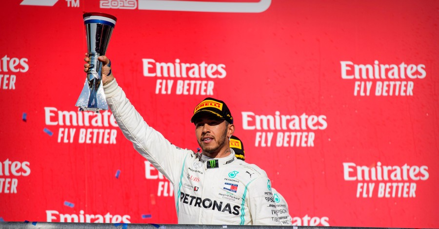В шаге от Шумахера: Хэмилтон стал шестикратным чемпионом