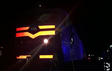 На Киевщине пылал пассажирский поезд, пострадал парень