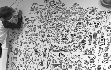 В Великобритании 9-летний мальчик стал автором уникальных рисунков на стене в ресторане