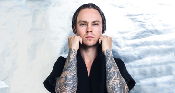 Артем Пивоваров: Поломанные руки не давали мне играть на инструментах, а 