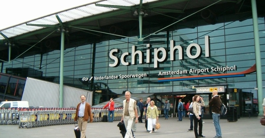 В аэропорту Амстердама чрезвычайная ситуация: возможен захват самолета