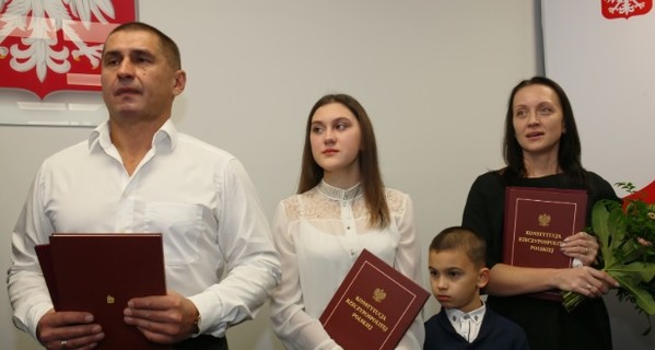 Украинцу вручили гражданство Польши за спасение людей