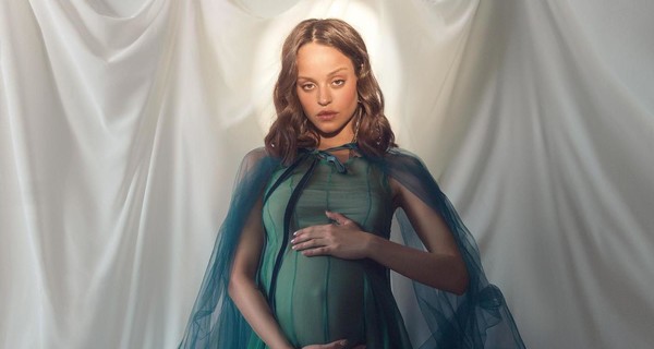 Участница шоу “Х-фактор” Сюзанна Абдулла  впервые стала мамой