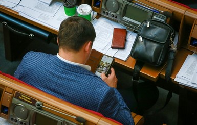 Советы бывалых депутатов: переговоры ведите в бункере и имейте секретные телефоны