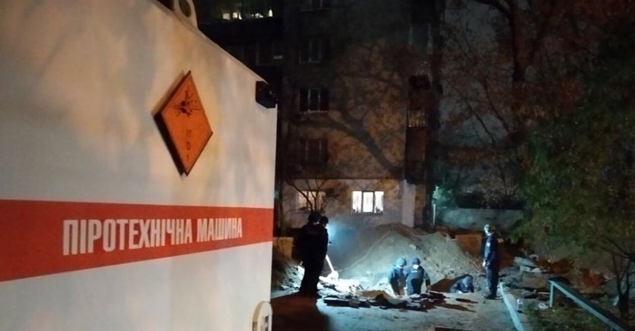 В Киеве возле Шулявского моста изъяли более сотни снарядов