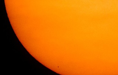 Мир смотрит прохождение Меркурия между Землей и Солнцем онлайн