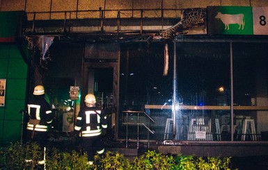 Ночью в Киеве неизвестные устроили массовые поджоги магазинов