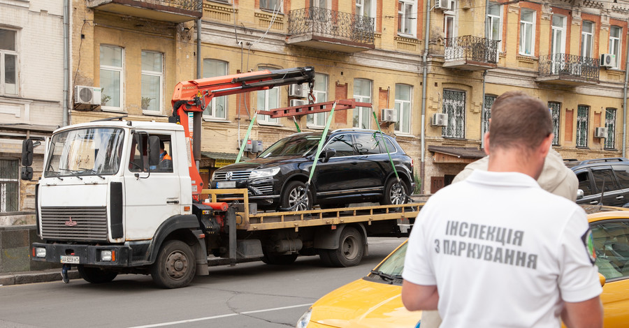 В Киеве эвакуировали 37 автомобилей за нарушение правил парковки