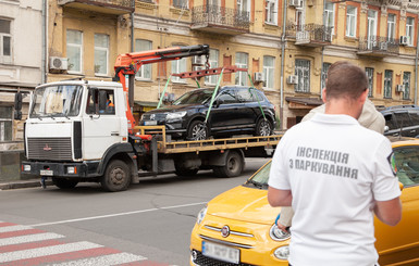 В Киеве эвакуировали 37 автомобилей за нарушение правил парковки