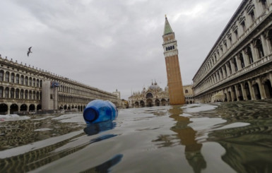 В Венеции после наводнения открыли площадь Святого Марка