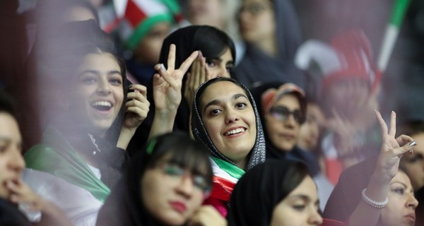 Жителям Ирана отключили мобильную связь и Интернет из-за протестов