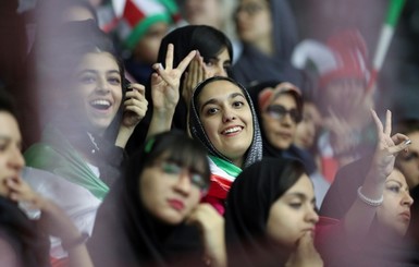 Жителям Ирана отключили мобильную связь и Интернет из-за протестов