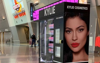 Кайли Дженнер продает контрольный пакет Kylie Cosmetics владельцу Max Factor
