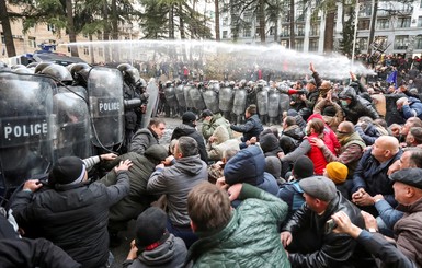 Протесты в Грузии: на 1,5 миллиона жителей митингуют 10-15 тысяч
