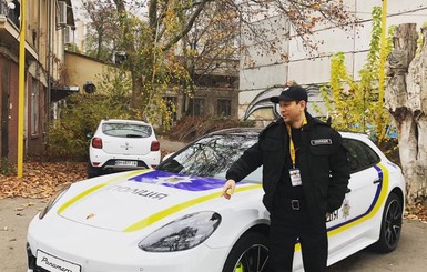 По дорогам Одессы ездит полицейский Porsche Panamera
