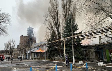 Пожар на шахте в Донецкой области: спасатели тушат огонь уже несколько часов