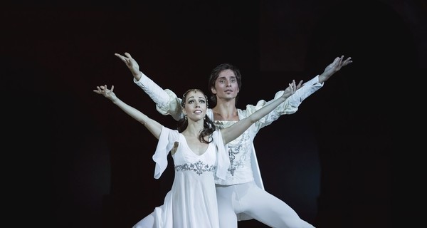 Балетный батл Екатерины Кухар и Анны Софии Шеллер