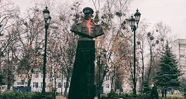 В Харькове надругались над памятником Жукову