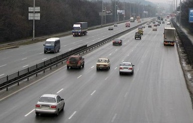 В Киеве любитель экстрима разогнался до 222 километров в час